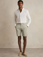 Men Cotton Chino Shorts With Stretch in Soft Sage