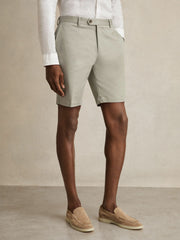 Men Cotton Chino Shorts With Stretch in Soft Sage
