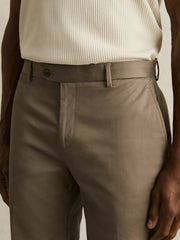 Men Oe Hampton Cotton Chino Shorts with Stretch in Taupe