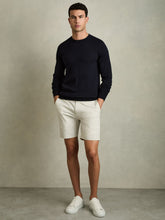 Men Short Length Casual Chino Shorts in Chalk