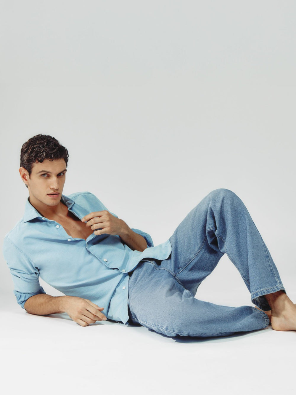 Men Loose-Fit Jeans in Light Blue Wash