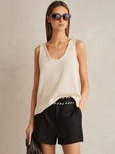 Women Linen Whipstitch Shorts in Black
