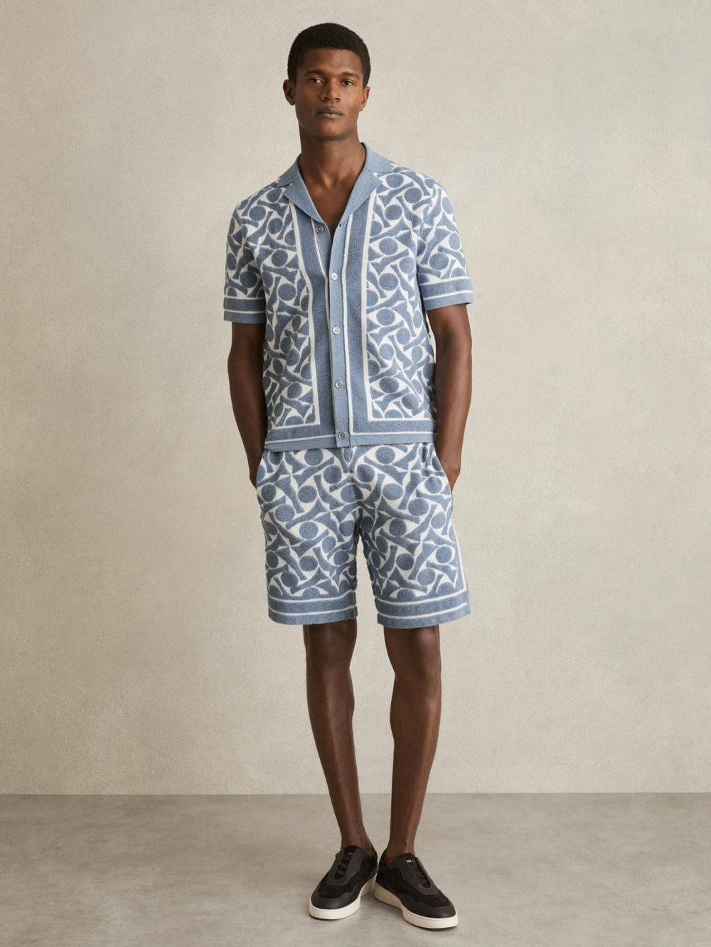 Men Abstract-Pattern Towelling Shorts in Soft Blue/White