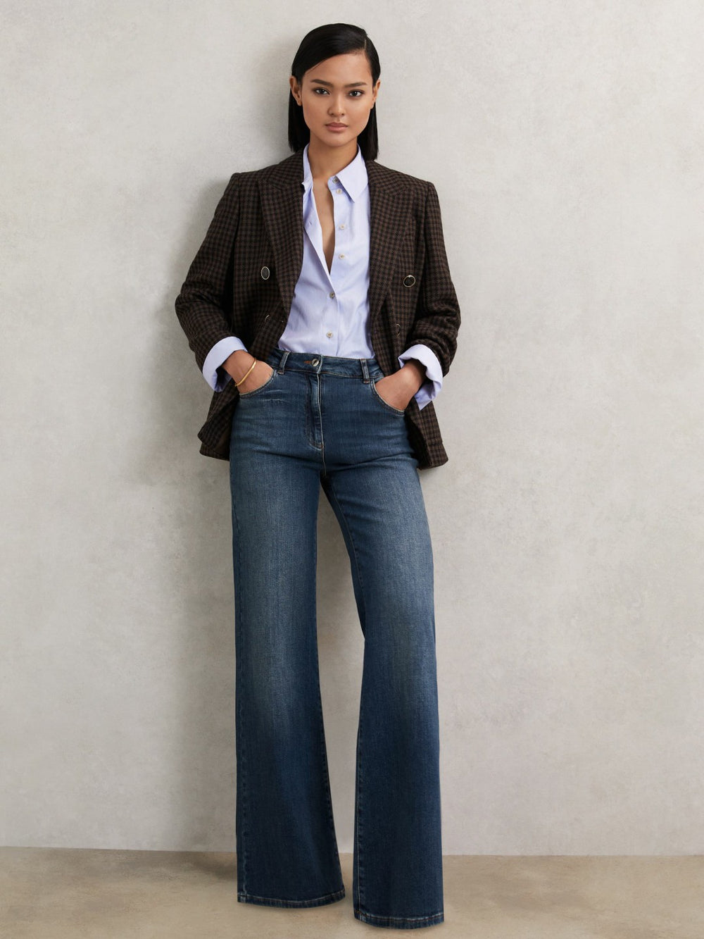 Women Petite Mid-Rise Flared Jeans in Mid Blue