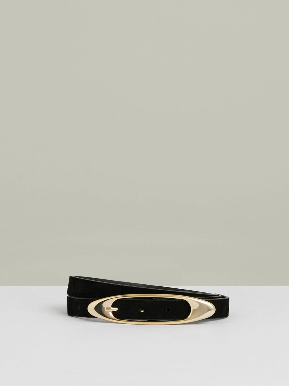 Women Leather Oval-Buckle Belt in Black