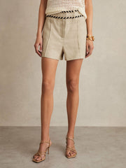 Women Linen Whipstitch Shorts in Neutral