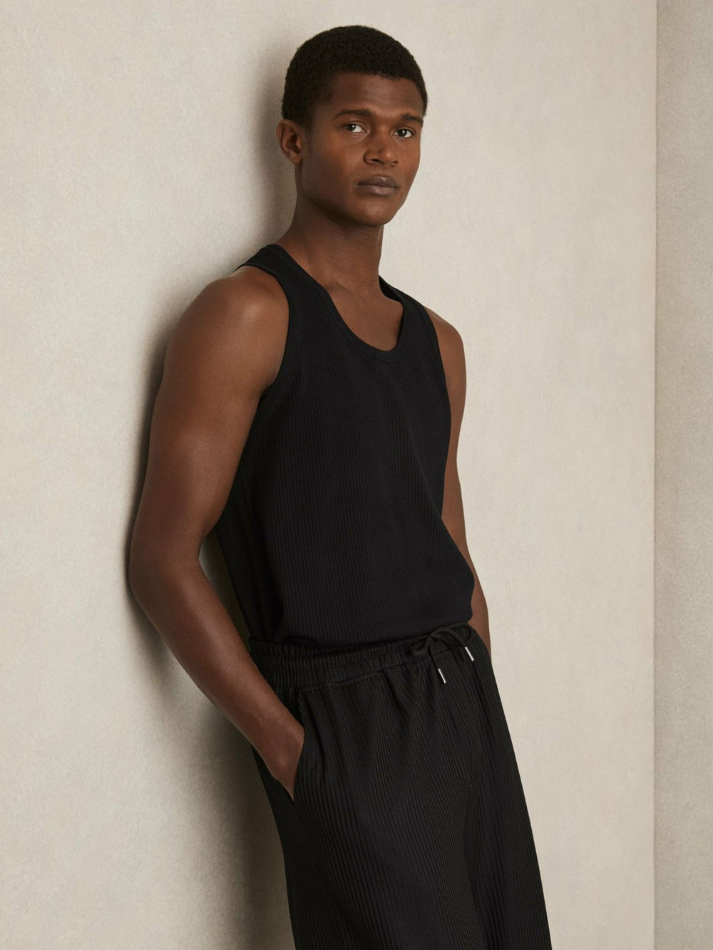 Men Textured Crew Neck Ribbed Vest in Black
