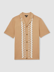 Men Geometric Cuban-Collar Knit Shirt in Camel/Off White