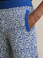 Men Tile Pattern Knit Shorts in Blue/White