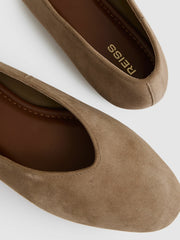 Women Leather Rounded-Point Toe Ballet Flats in Taupe