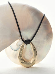 Women Molten Link Pendant Necklace in Gold Tone