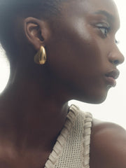 Women Curve Scoop Earrings in Gold Tone