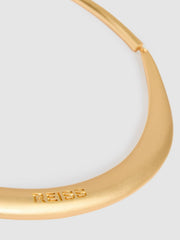 Women Polished Curve Choker in Gold Tone