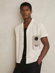 Men Graphic Print Cuban-Collar Shirt in White