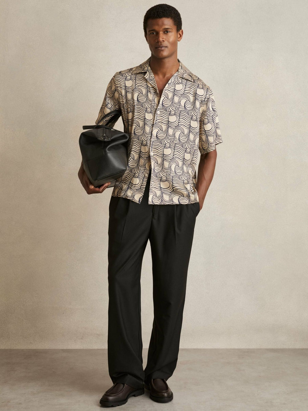 Men Wave Print Cuban Collar Shirt in Off White/Navy