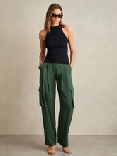 Women Wide-Leg Pleated Cargo Trousers in Green