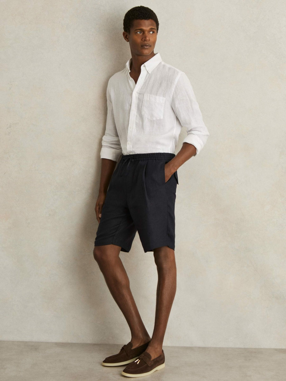 Men Linen Drawstring Shorts in Navy
