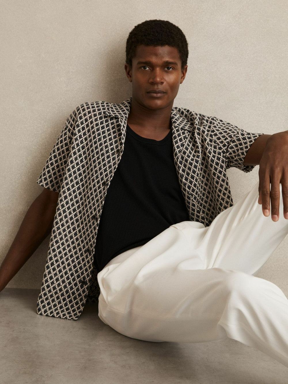 Men Geometric-Crochet Cuban-Collar Shirt in Navy/White