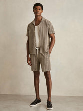 Men Zig-Zag Knit Drawstring Shorts in Tobacco Brown
