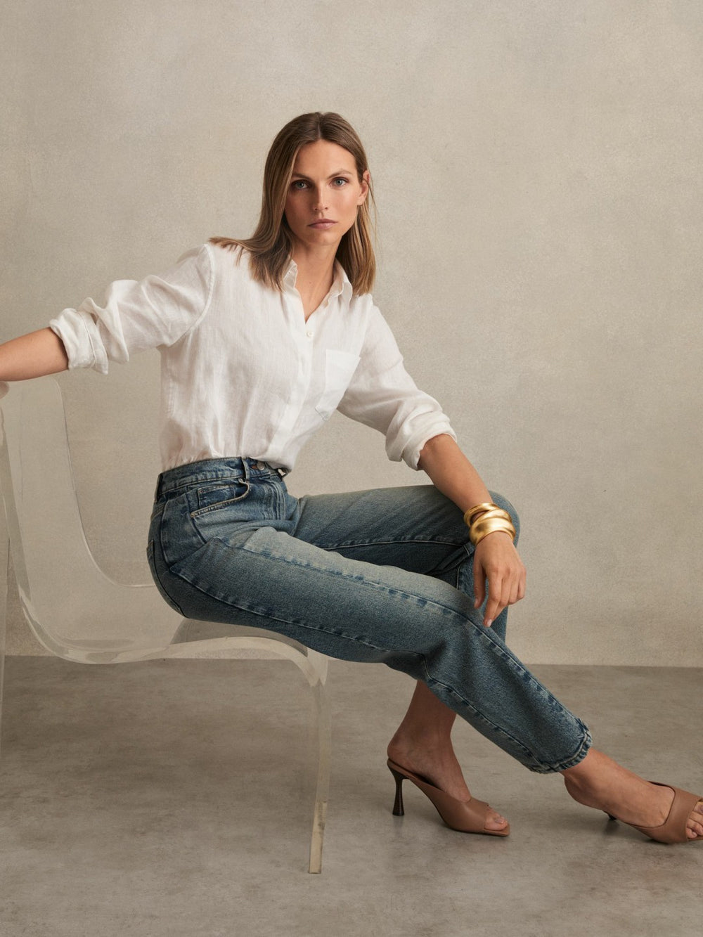 Women Petite Barrel-Leg Seam Jeans in Mid Blue