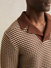 Men Cotton Textured Knit Stripe Polo Shirt in Tobacco Brown/ Off White