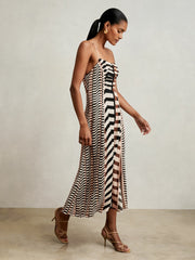 Women Chevron-Stripe Ruched Midi Dress in Black/Brown