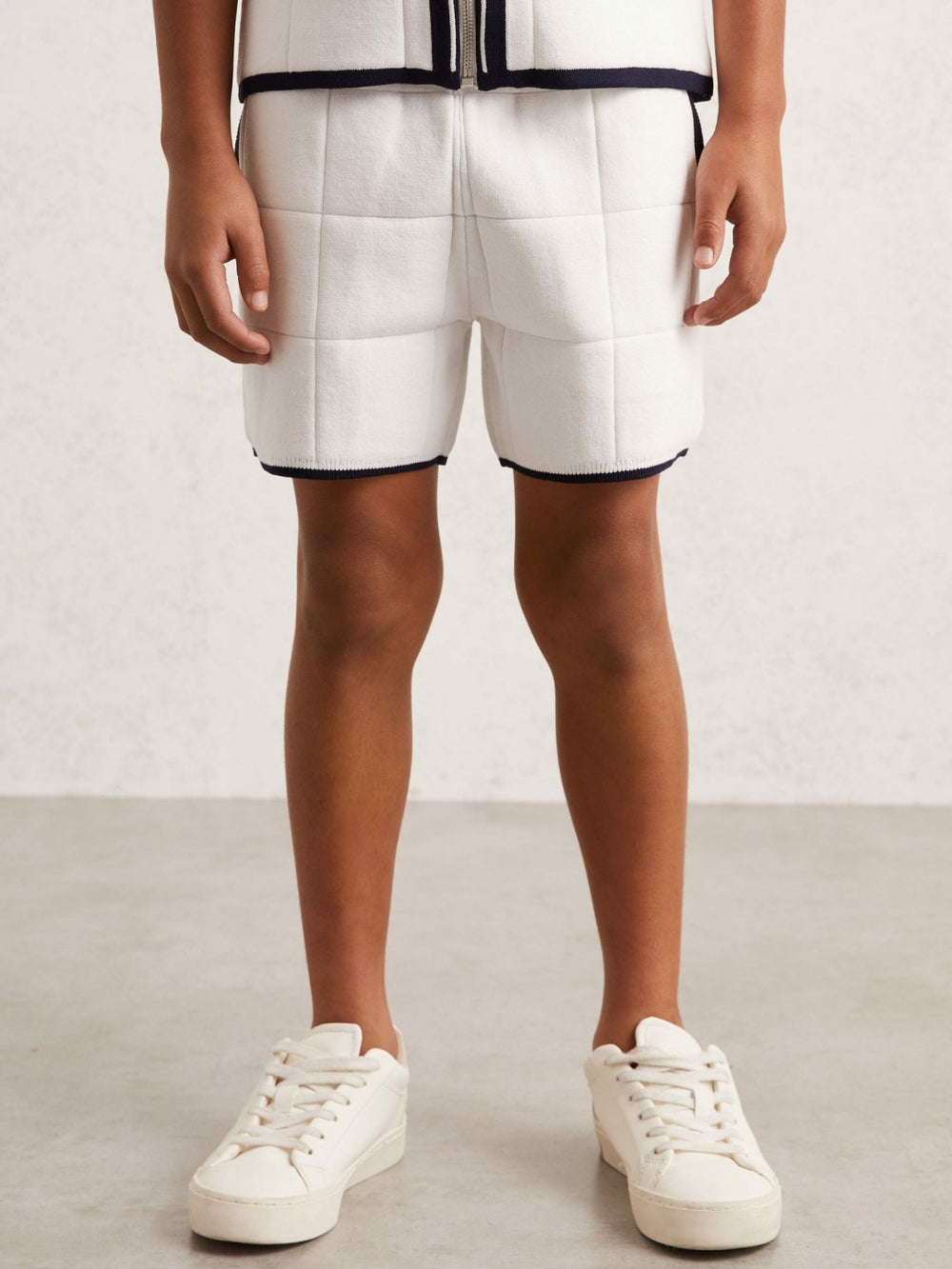 Children & Baby Tipped Knit Stitch-Detail Shorts in White/Navy