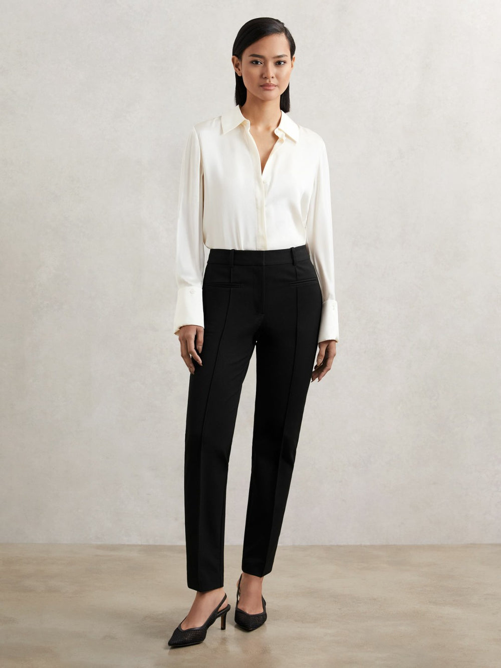 Women Pintuck Tapered Trousers in Black