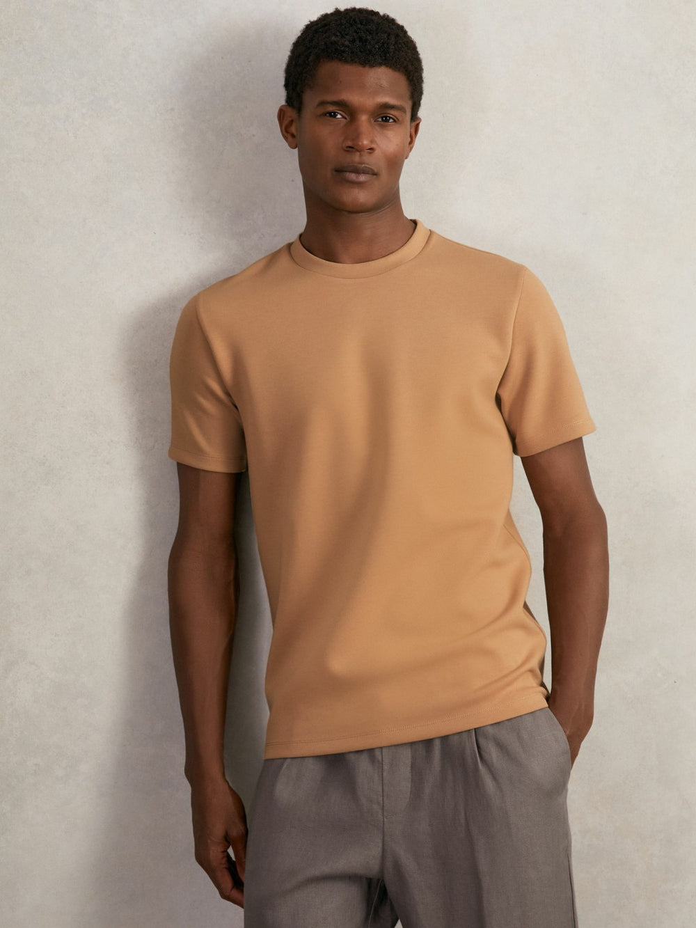 Men Interlock Jersey Crew Neck T-Shirt in Light Camel Brown