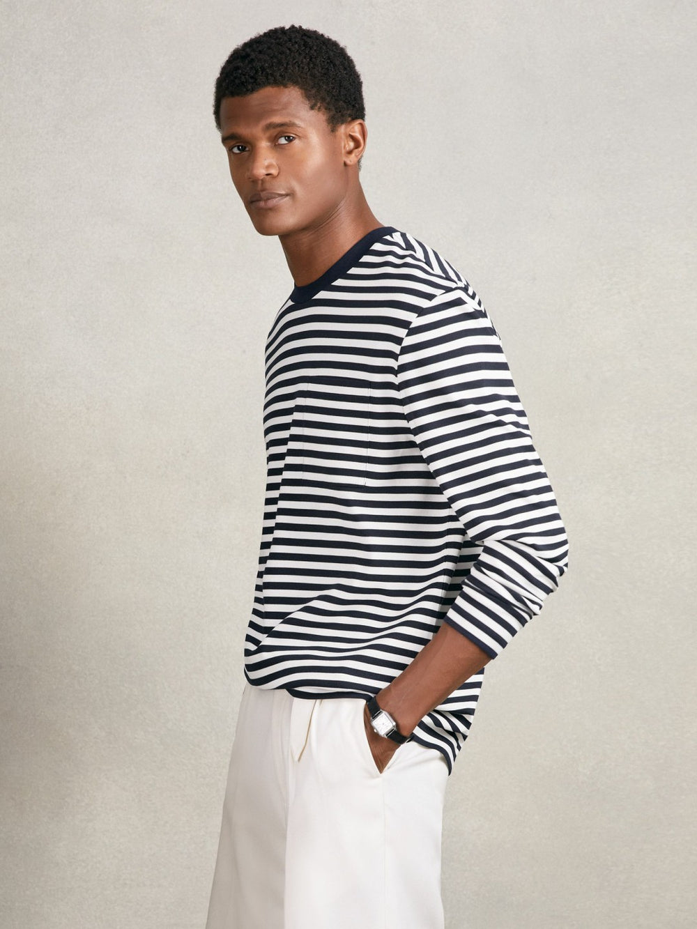 Men Striped Crew-Neck T-Shirt in Navy/White
