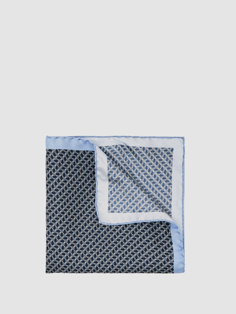 Men Geo Chain Detail Pocket Square in Navy