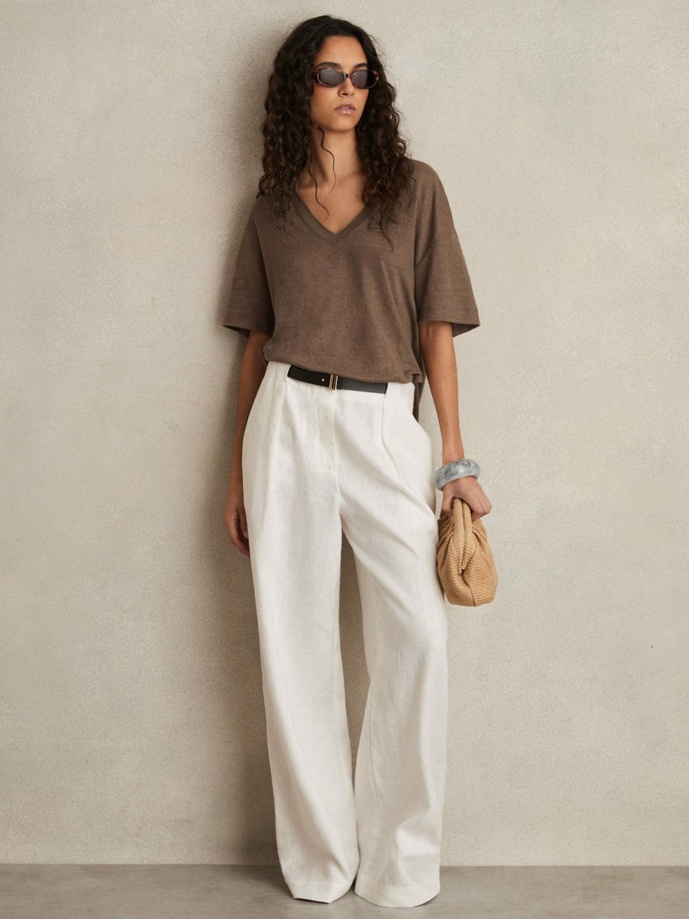 Women Linen V-Neck T-Shirt in Brown