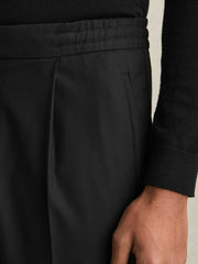 Men Relaxed-Fit Pleated Tapered Trousers in Black