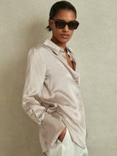 Women Silk Double-Cuff Button-Through Shirt in Champagne