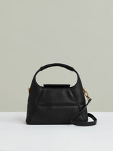 Women Grained-Leather Shoulder Bag in Black
