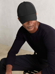 Men Embroidered Logo Tech Baseball Cap in Black