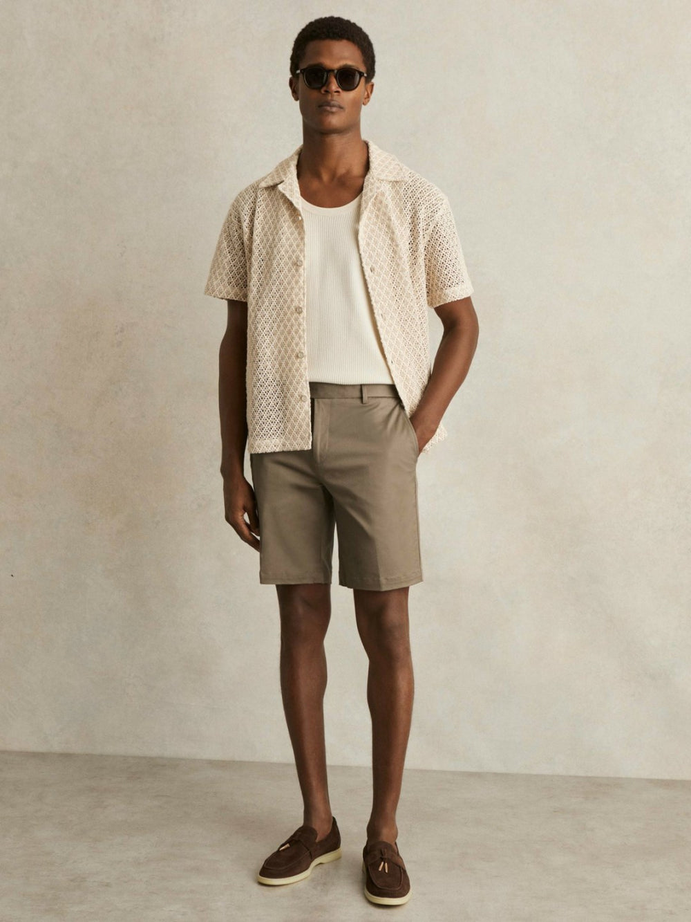 Men Oe Hampton Cotton Chino Shorts with Stretch in Taupe