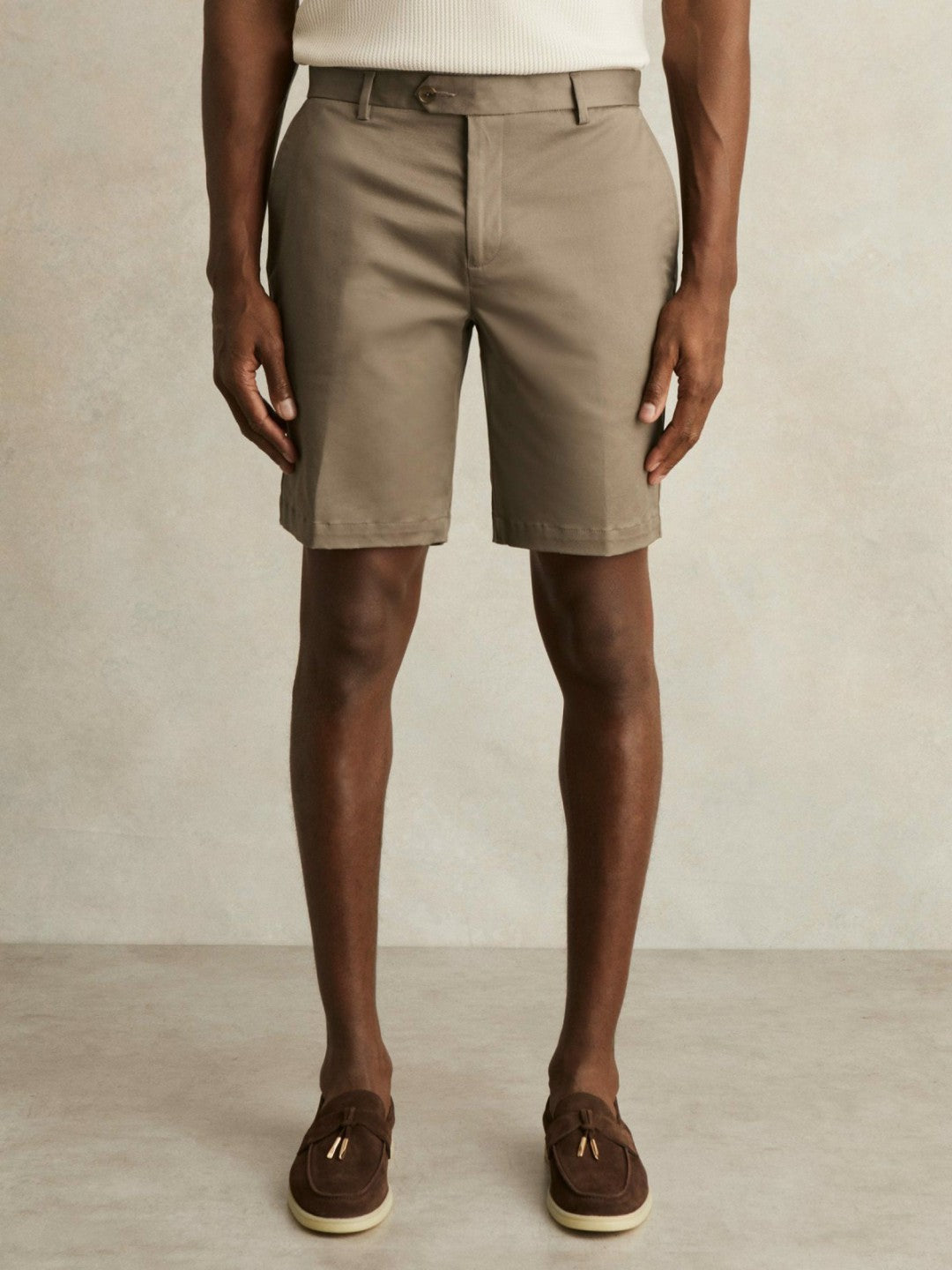 Men Oe Hampton Cotton Chino Shorts with Stretch in Taupe