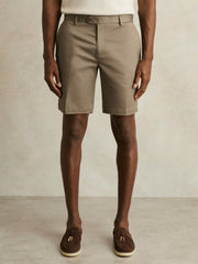 Men Oe Hampton Cotton Chino Shorts with Stretch in Taupe