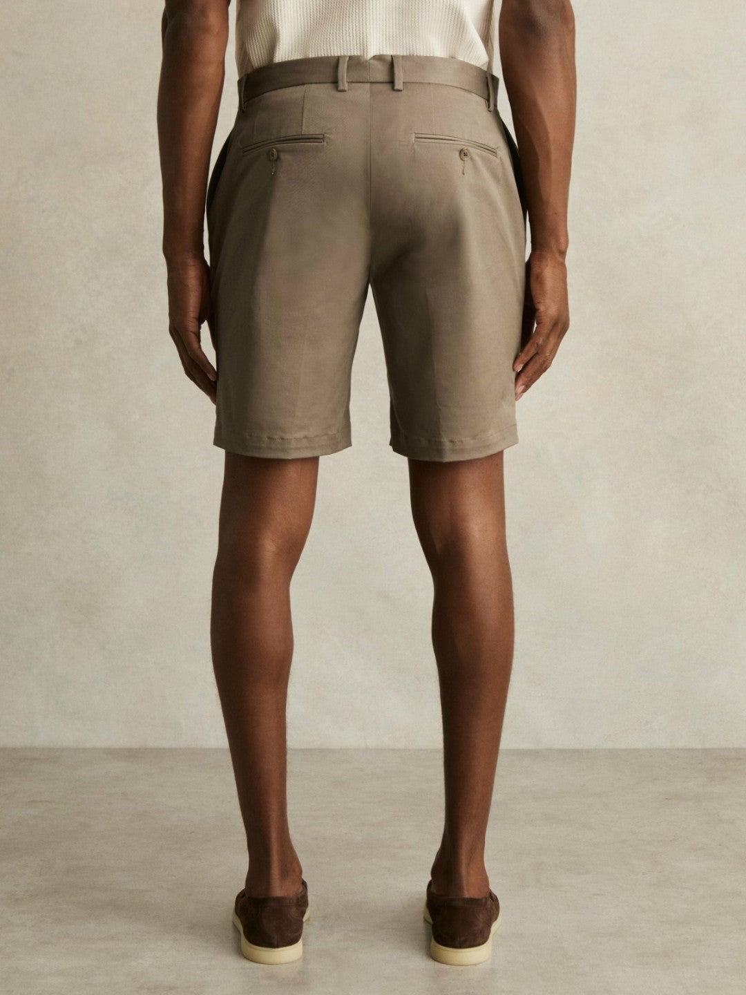 Men Oe Hampton Cotton Chino Shorts with Stretch in Taupe