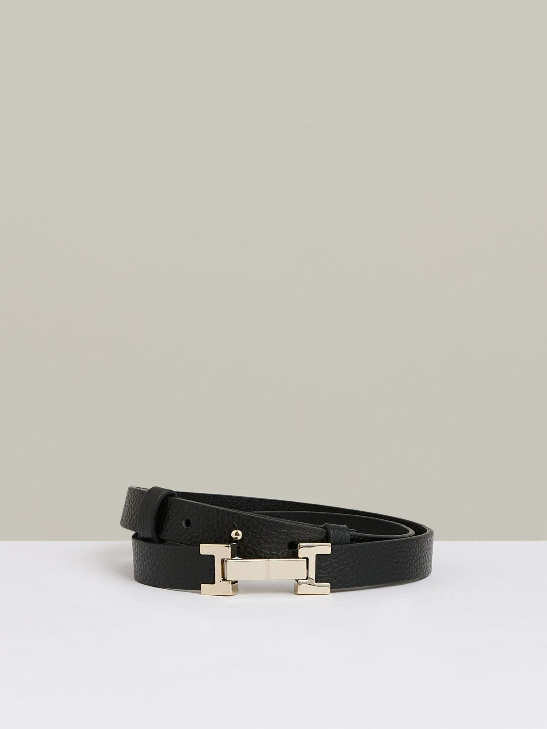 Women Leather Square Hinge Belt in Black