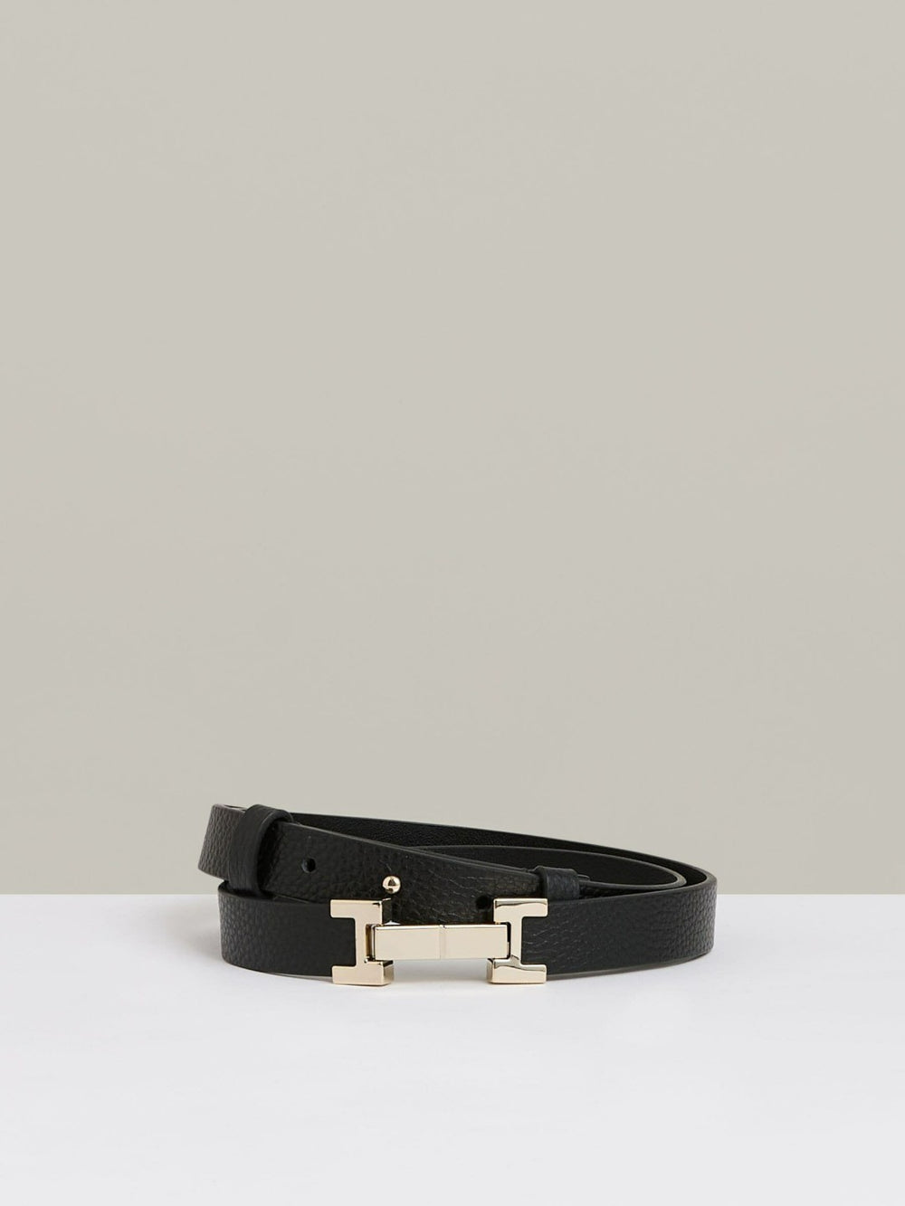Women Leather Square Hinge Belt in Black