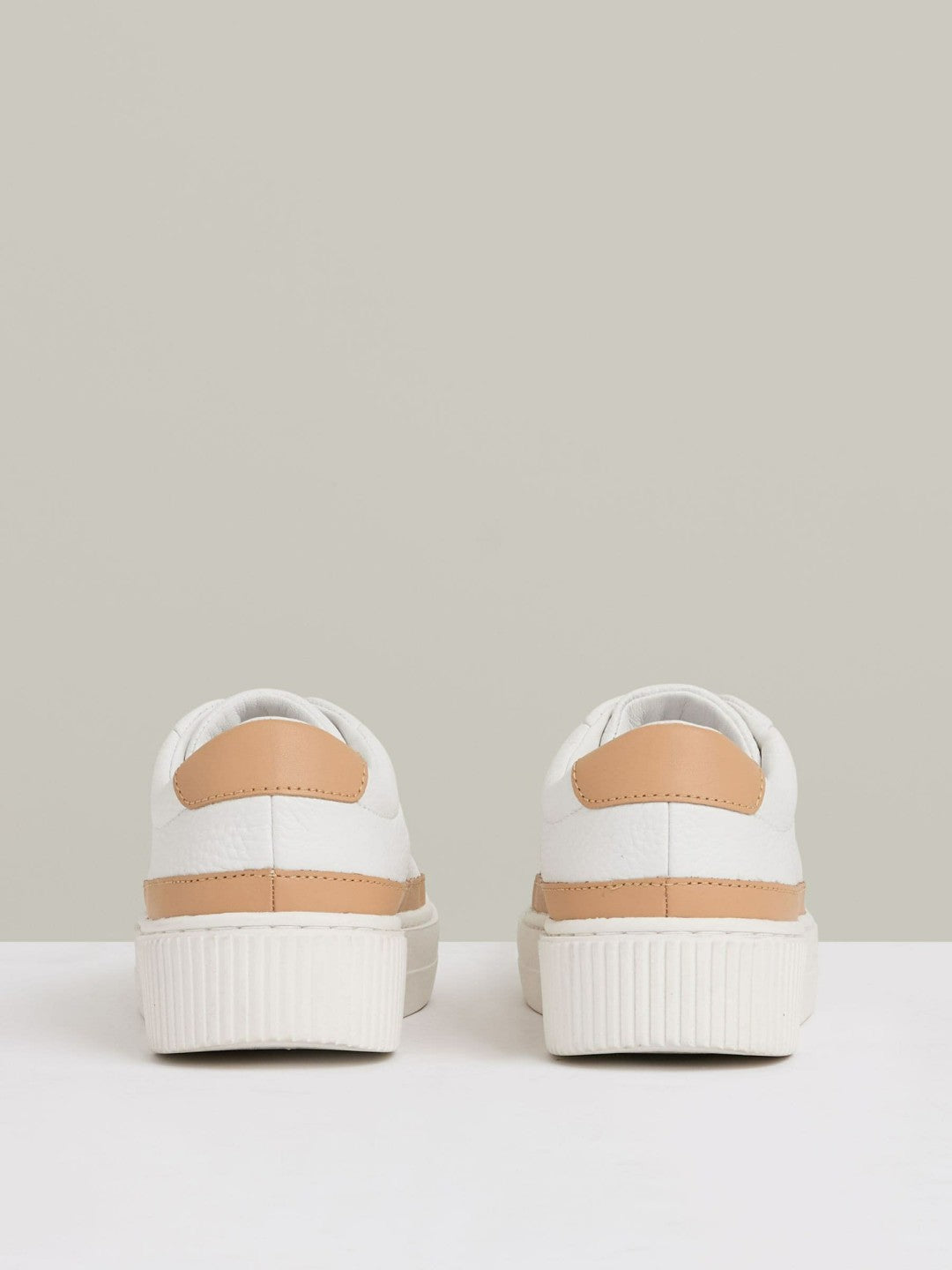 Women Grained Leather Platform Trainers in Camel/White
