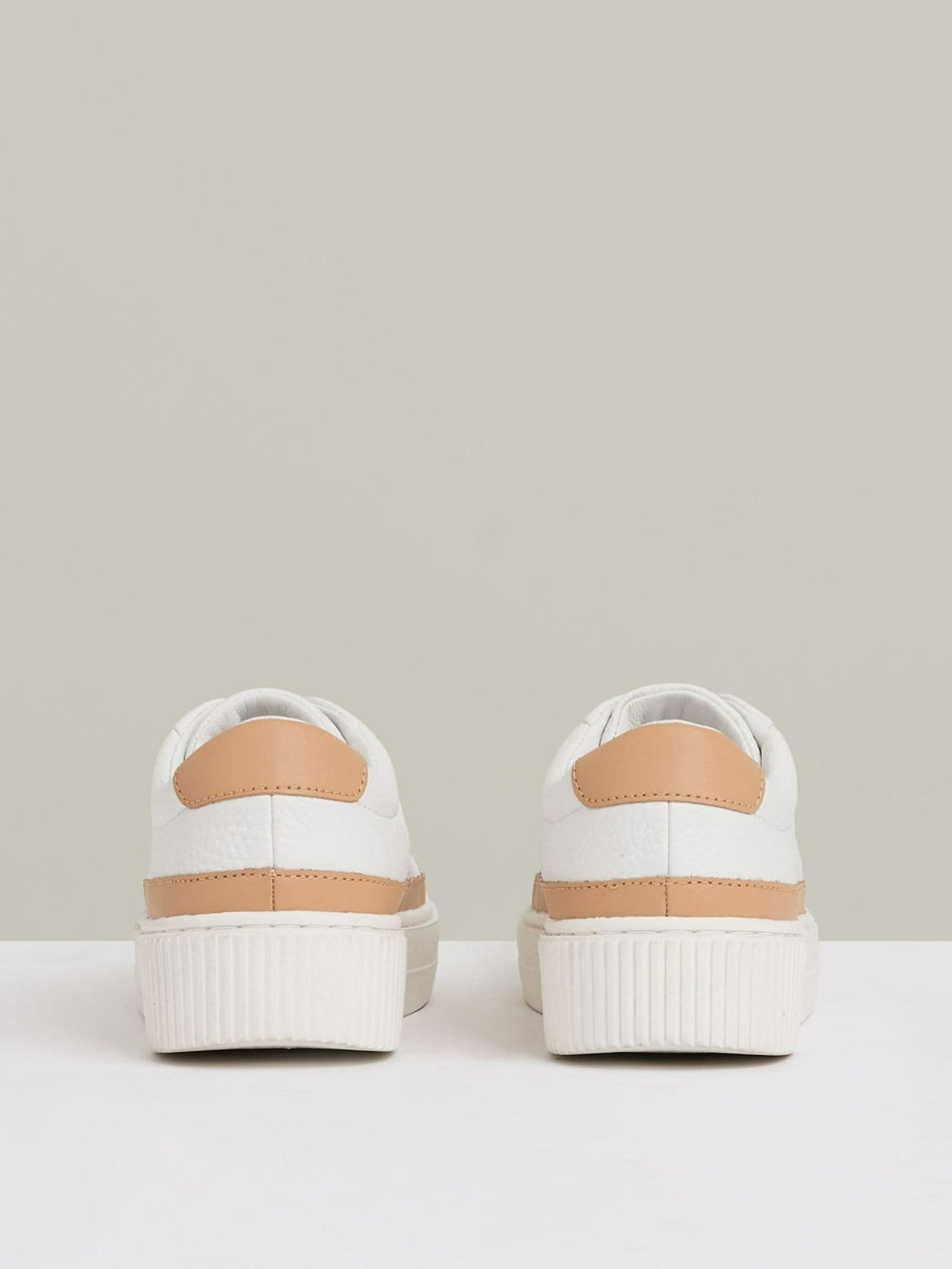 Women Grained Leather Platform Trainers in Camel/White