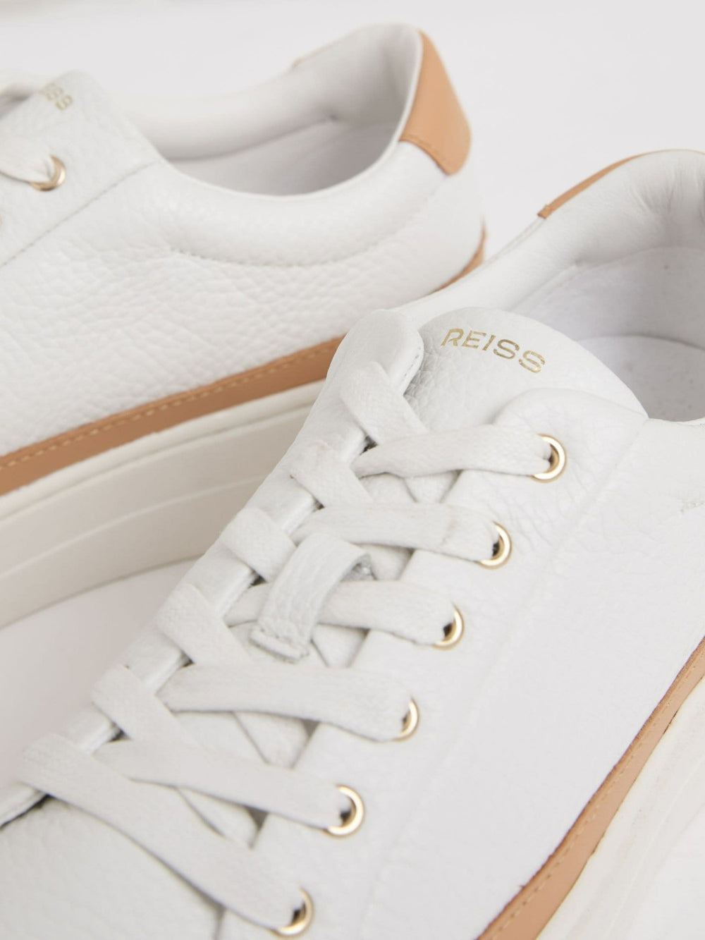 Women Grained Leather Platform Trainers in Camel/White