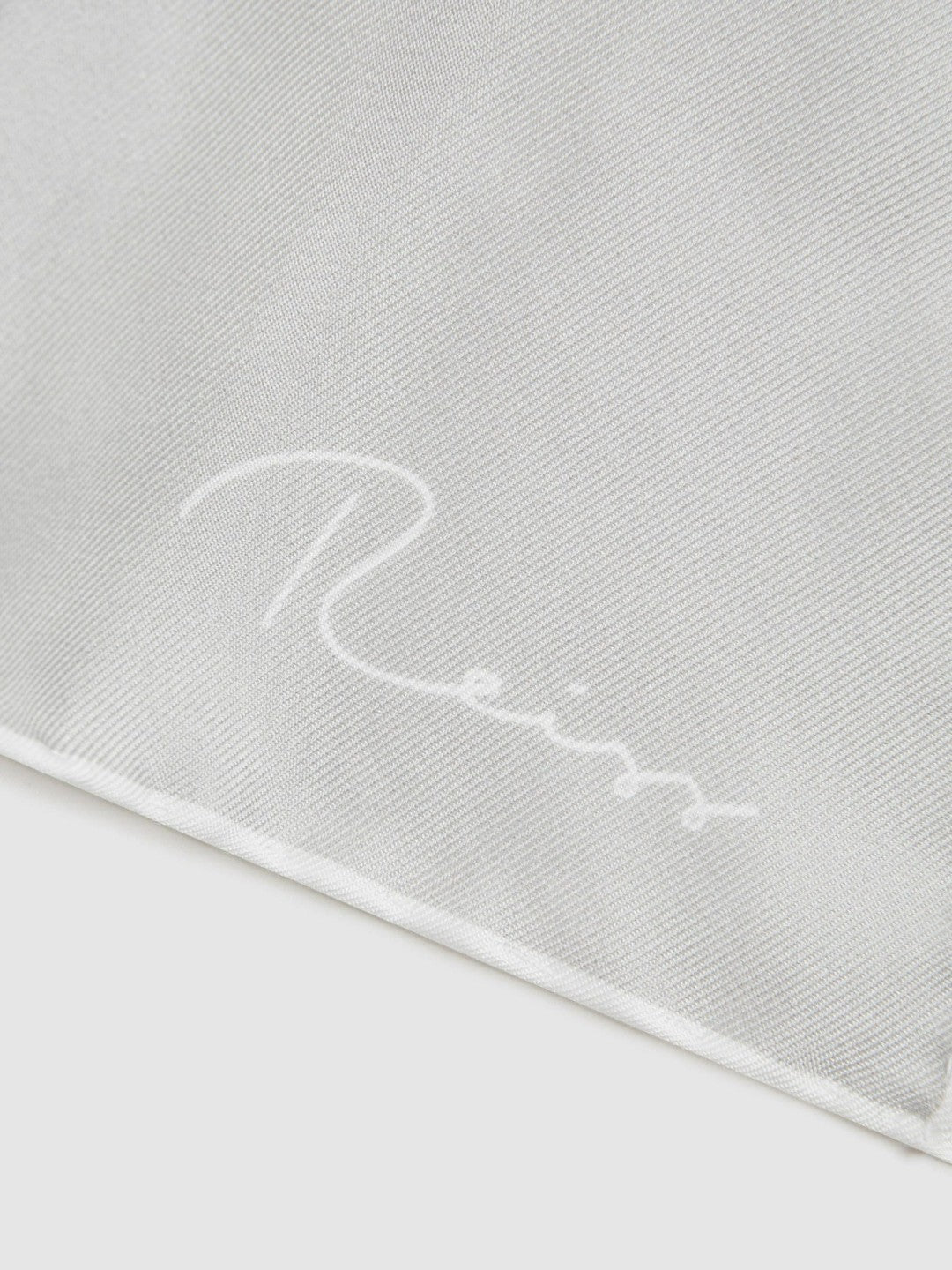 Men Plain Silk Pocket Square in Silver