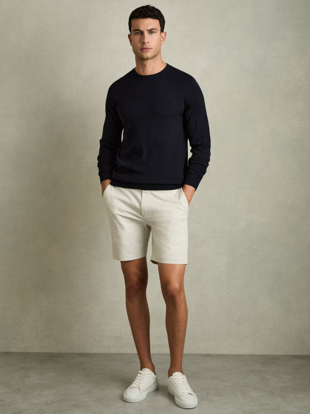 Men Short Length Casual Chino Shorts in Chalk