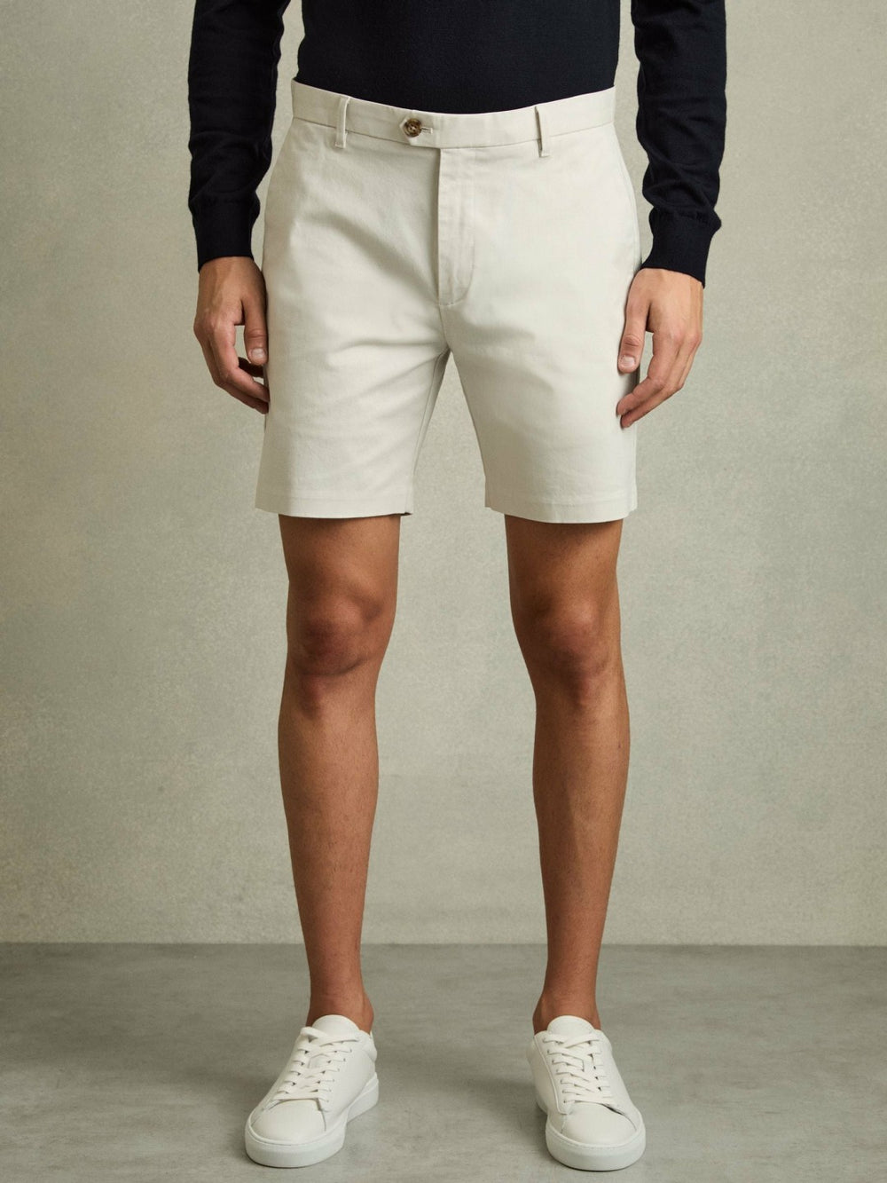 Men Short Length Casual Chino Shorts in Chalk