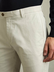 Men Short Length Casual Chino Shorts in Chalk