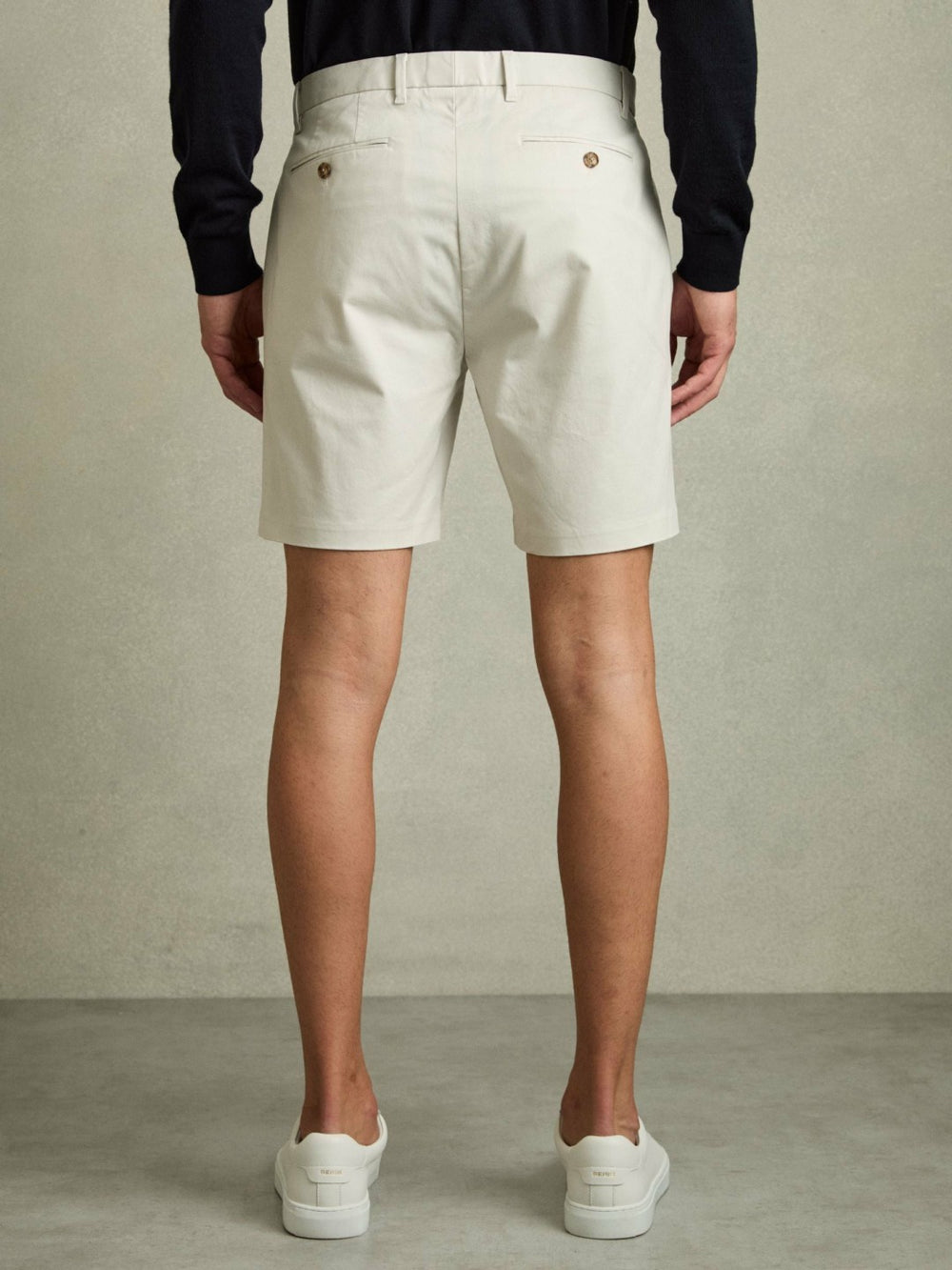 Men Short Length Casual Chino Shorts in Chalk